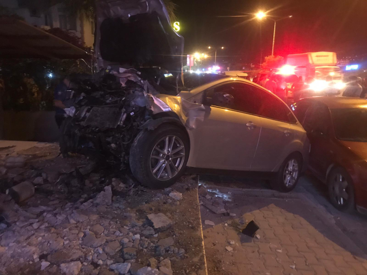 Mersin'de trafik kazası: 2 ölü, 4 yaralı