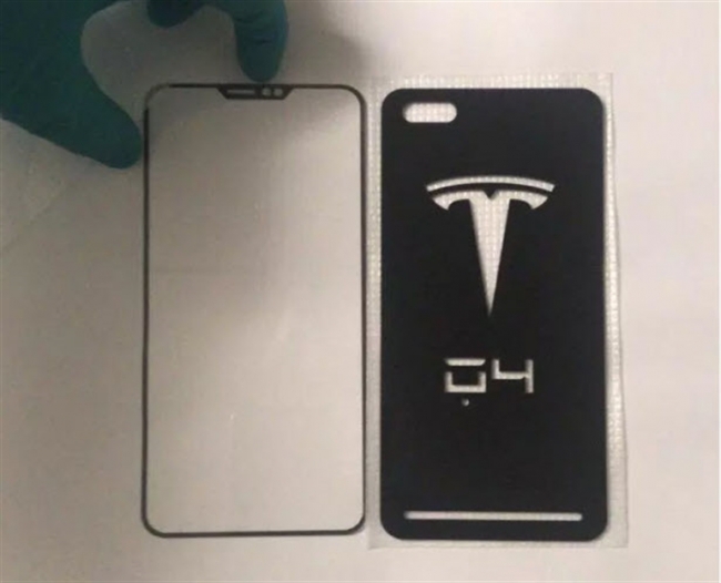 Tesla şimdi de akıllı telefonuyla geliyor