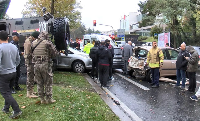 Sarıyer'de zırhlı polis aracı 6 araca çarptı: 3 yaralı