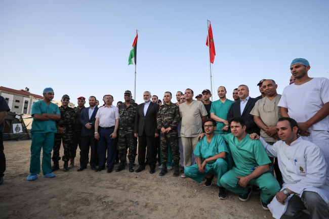 Haniye Gazze'deki sahra hastanesini ziyaret etti