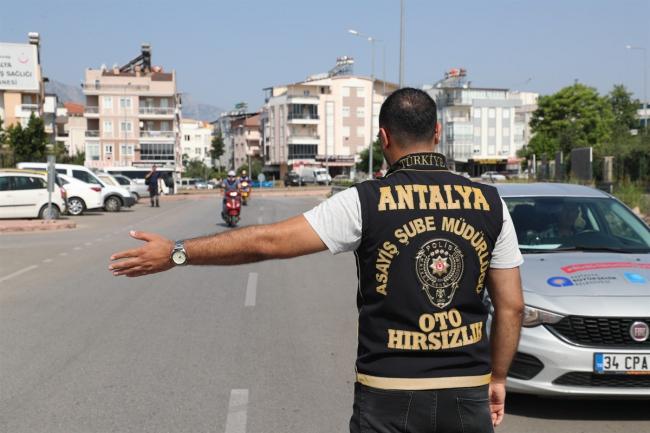 Yurt genelinde trafik denetimi: 1358 araç trafikten men edildi