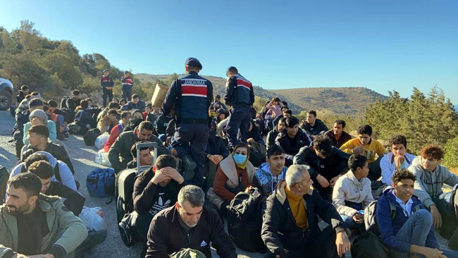 Yasa dışı geçiş hazırlığındaki 107 düzensiz göçmen yakalandı