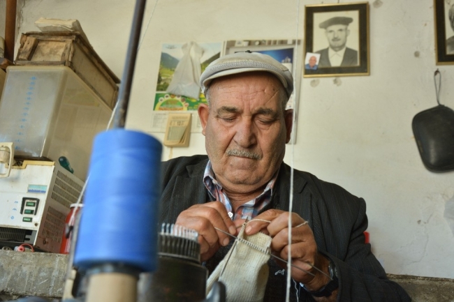 Bursa'da "Drama çorabı" örme geleneğini Hüseyin Yemişen sürdürüyor