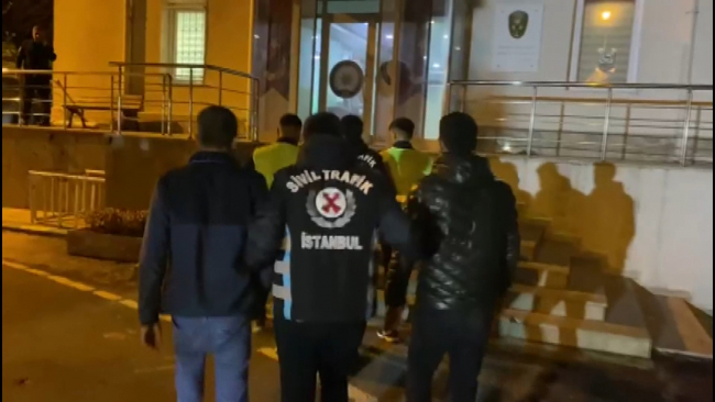 Tuzla'da 4 değnekçi suçüstü yakalandı