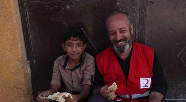Kızılay'dan Barış Pınarı Harekatı bölgesine günde 18 bin ekmek