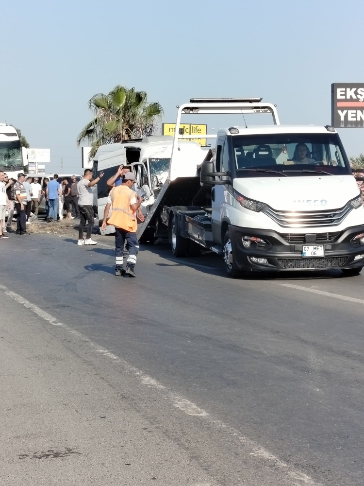 Antalya'da zincirleme trafik kazası: 4 yaralı
