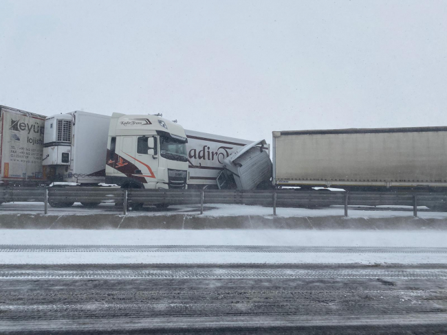 Konya'da zincirleme kaza: 4 yaralı