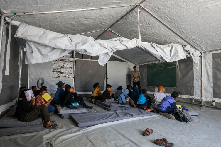 Gazzeli gönüllü öğretmenler bir neslin kaybolmaması için mücadele ediyor