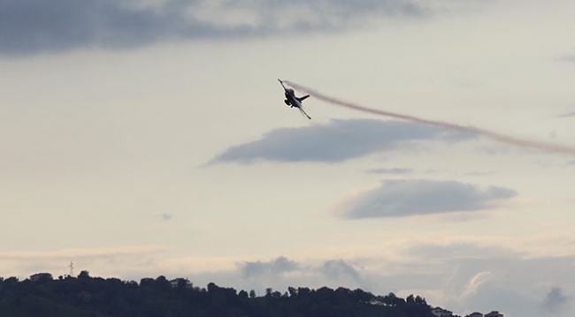 SOLOTÜRK, Rize'de gösteri uçuşu yaptı
