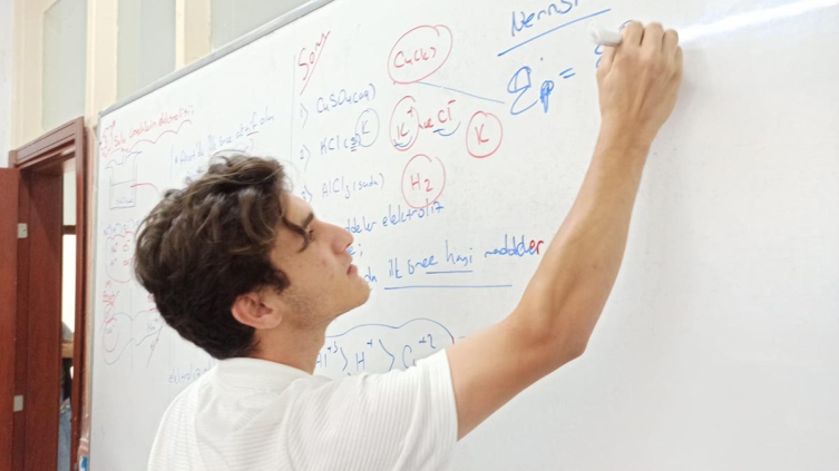 YKS'ye çadırda hazırlanan depremzede, Türkiye 18'incisi oldu