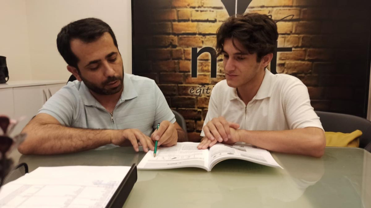 YKS'ye çadırda hazırlanan depremzede, Türkiye 18'incisi oldu