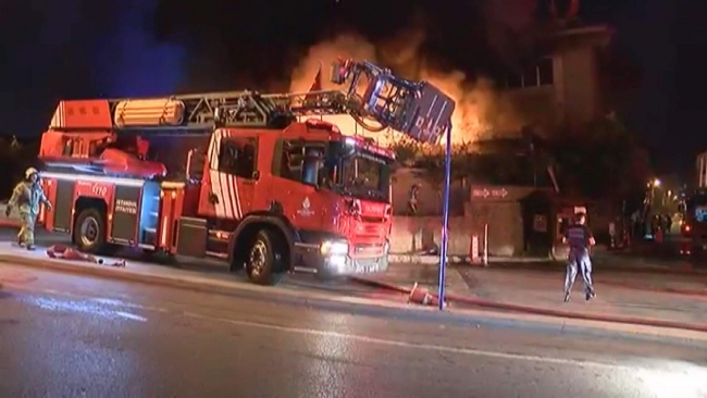 Ataşehir'de iş yeri yangını