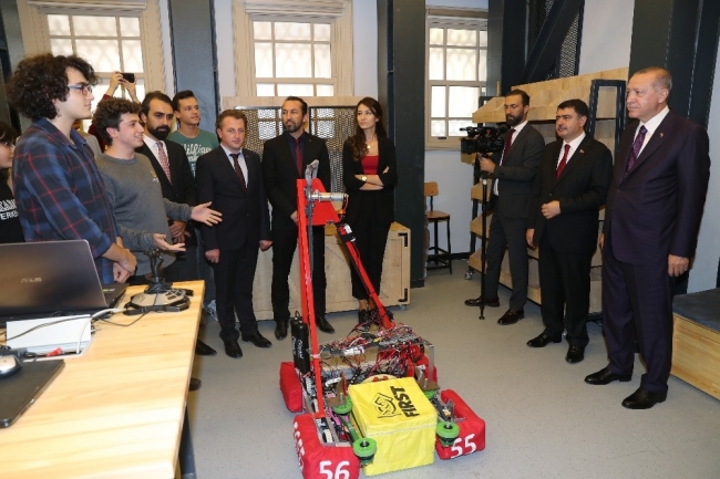 Cumhurbaşkanı Erdoğan şarkıya eşlik etti