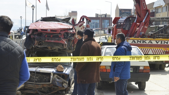 Hurda araçların yandığı alanda bir kişinin cenazesine ulaşıldı