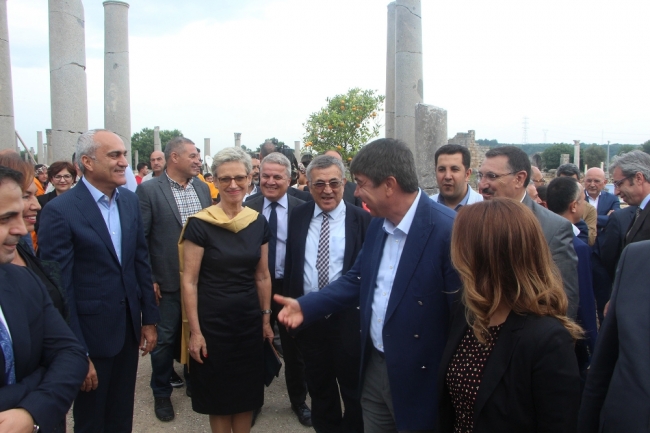 Antalya, turizm sezonunu Perge Antik Kenti'nde açtı