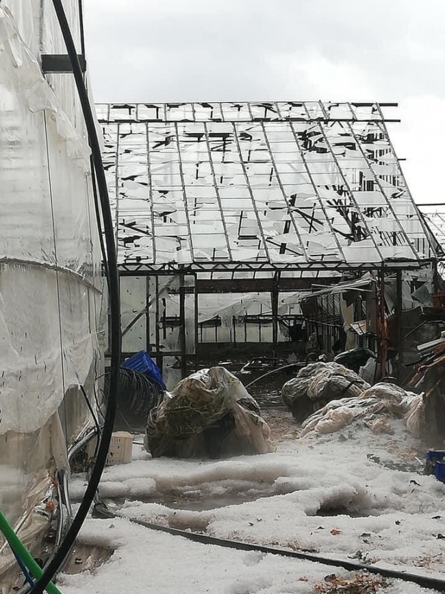 Kumluca'da dolu ve fırtına: 1 kişi yaşamını yitirdi