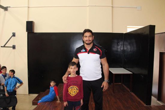 Olimpiyat şampiyonumuz Akgül'den sürpriz ziyaret