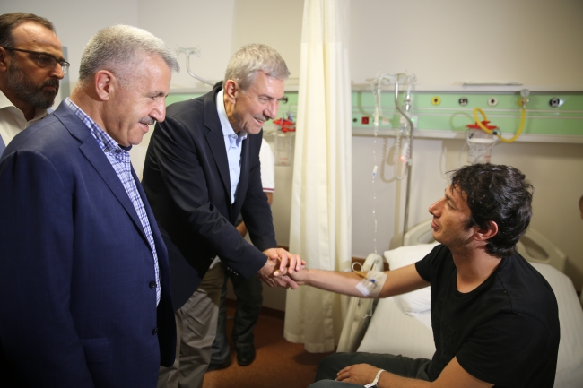 Bakanlar Ahmet Demircan ve Ahmet Arslan yaralıları ziyaret etti