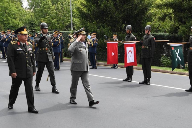 Orgeneral Güler, Arnavut mevkidaşı ile görüştü