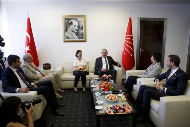 Siyasi partilerde bayramlaşma ziyaretleri