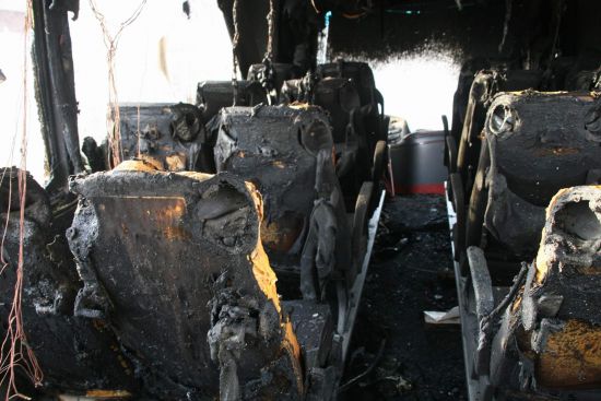 Haraket halindeki yolcu otobüsü yandı