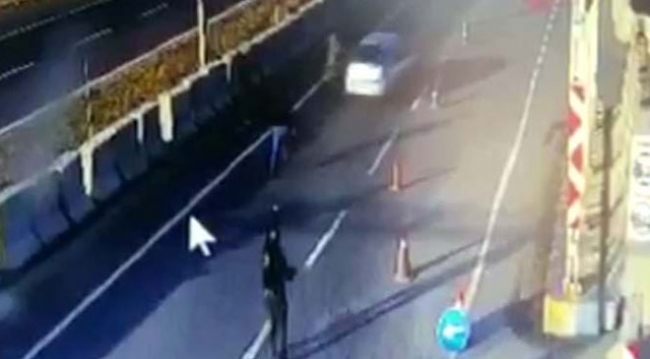 Otomobilde kaçak sigaralarla yakalanan 2 kişi, polis çıktı