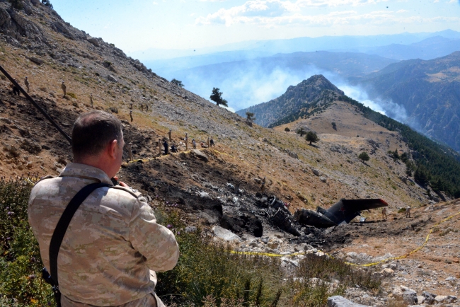 Kahramanmaraş'ta düşen yangın uçağının enkazı gömüldü