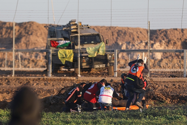 İsrail askerleri Gazze sınırında 16 Filistinliyi yaraladı