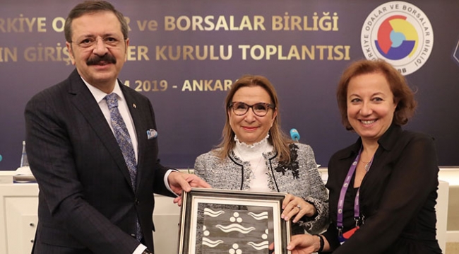 Ticaret Bakanı Pekcan'dan kadın girişimcilere ihracat çağrısı