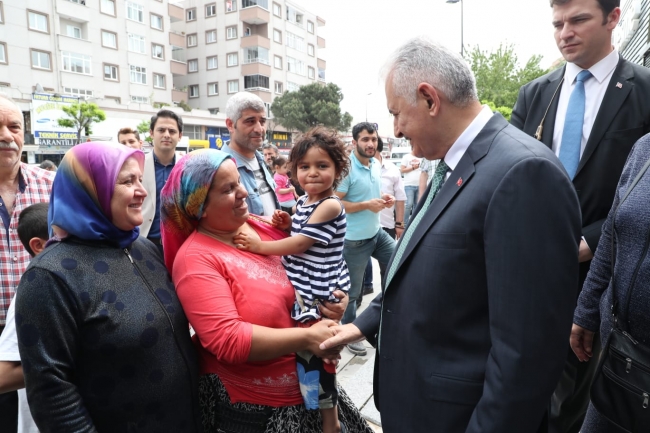 Binali Yıldırım'dan esnaf ziyareti