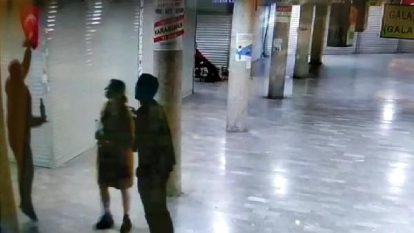 Türk bayrağını koparan iki kişi gözaltına alındı