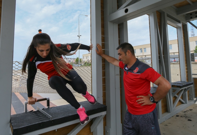 Kadın itfaiyecilere madalya mücadelesinde destek
