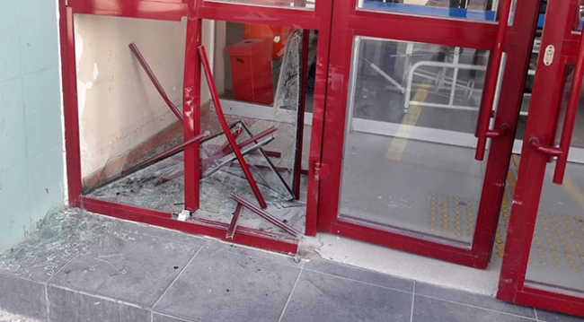 Fren yerine gaza basınca hastaneye daldı