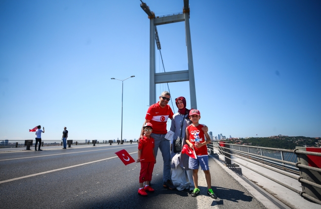 15 Temmuz Şehitler Köprüsü'nde insan seli