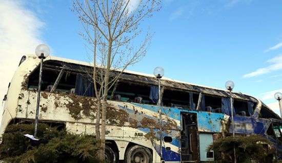 Eskişehir'de yolcu otobüsü şarampole devrildi