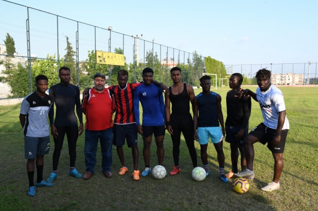 Futbolcu olma hayallerine koronavirüs engeli