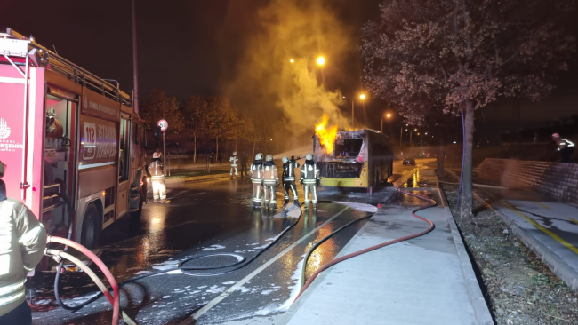 Başakşehir'de İETT otobüsü yandı