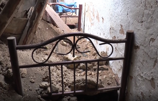 Adıyaman'daki yağışlarda iki odalı toprak ev çöktü