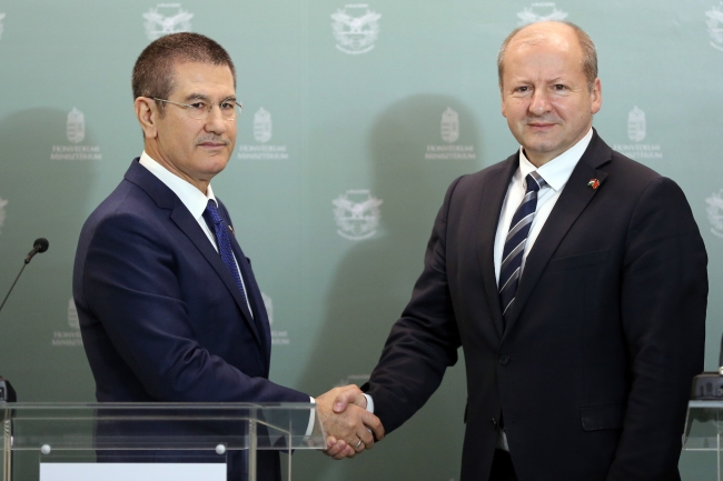 Milli Savunma Bakanı Canikli: TSK bölgede teröristlere karşı çok yoğun bir mücadele içerisinde