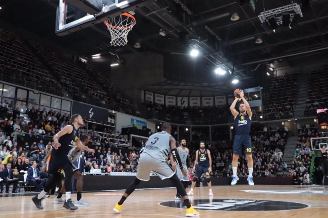 Fenerbahçe Beko Fransa'da kazandı