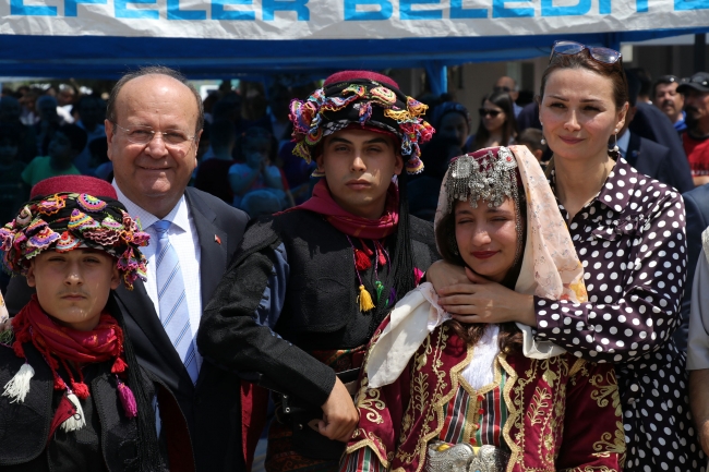 Azerbaycan Milletvekili Paşayeva: Çocuklarınızı önce Avrupa'ya değil dede yurtlarına gönderin