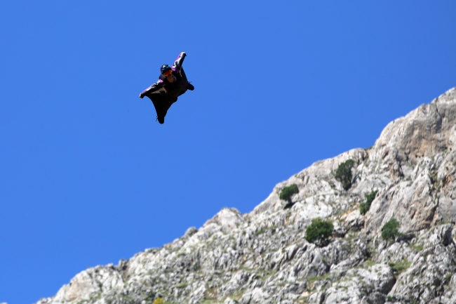 Yarasa adamlar nefes kesti
