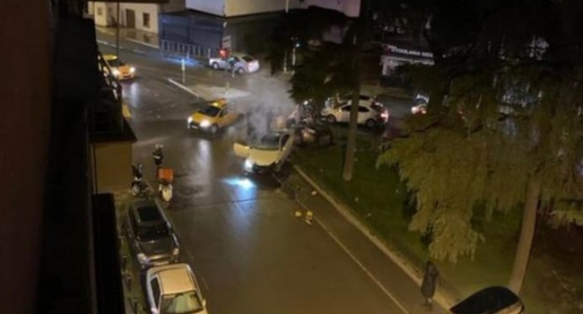 Alex De Souza heykeline otomobil çarptı