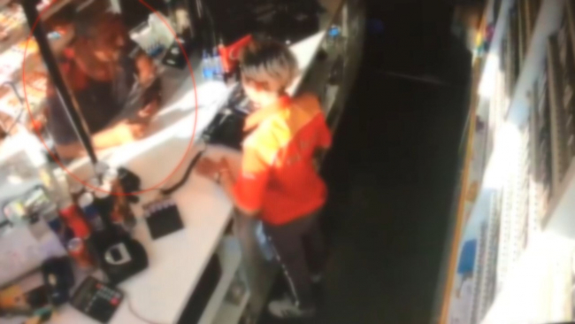 Yolcunun düşürdüğü kredi kartıyla yakıt alan taksici yakalandı