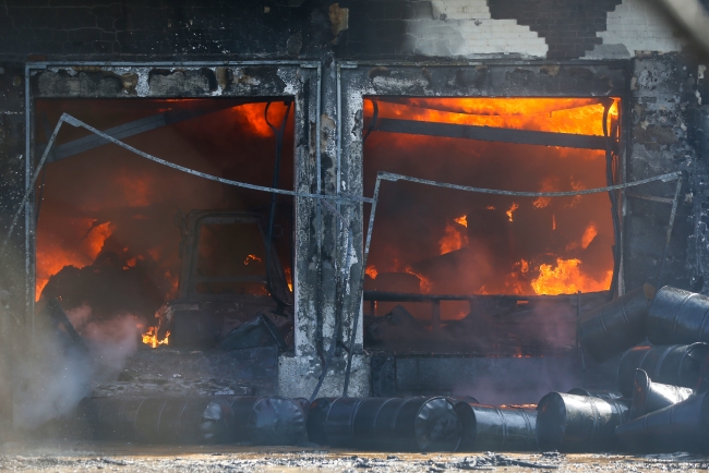 Tuzla'daki fabrika yangınında patlama