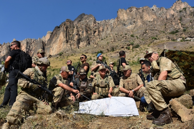 Kıran Operasyonu'nda PKK'ya ait silah ve mühimmat deposu bulundu