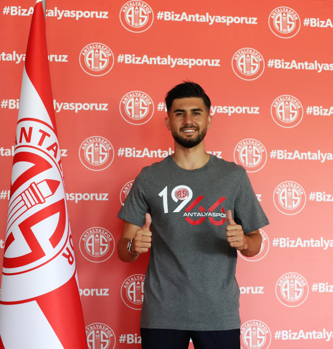 Soner Aydoğdu Antalyaspor'a imzayı attı