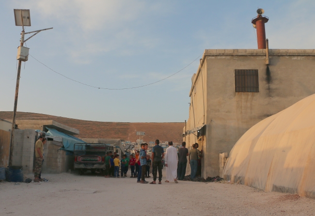 İdlib'de bombardıman altında bayram