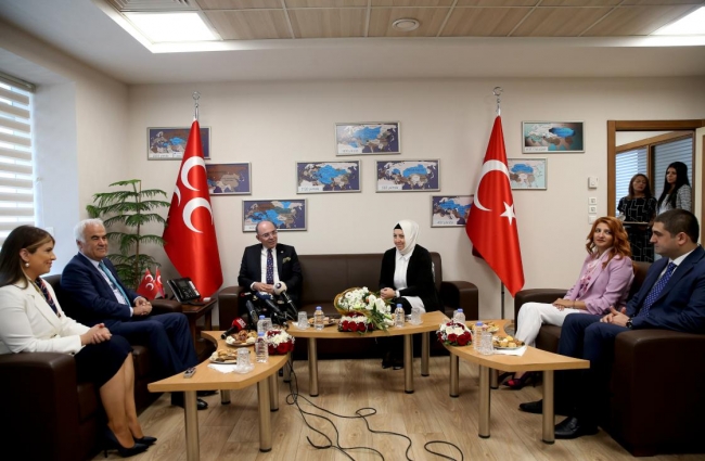 Siyasi partilerde bayramlaşma ziyaretleri