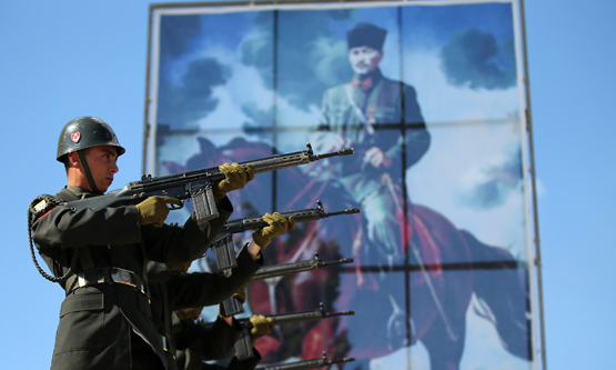 Çanakkale Kara Savaşları'nın 102. yılı törenle anıldı